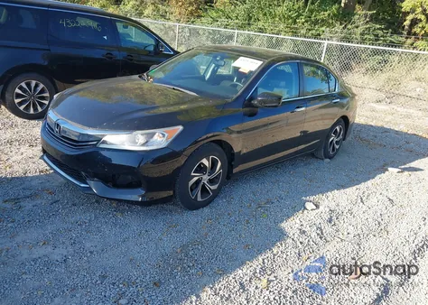 2017 Honda Accord Lx z USA, uszkodzony, nr VIN 1HGCR2F33HA288586